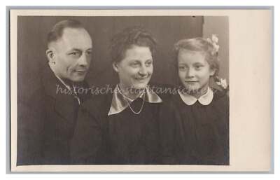Postwar Family 1947 - 'We Introduce Ourselves' - Old Photo 1940s