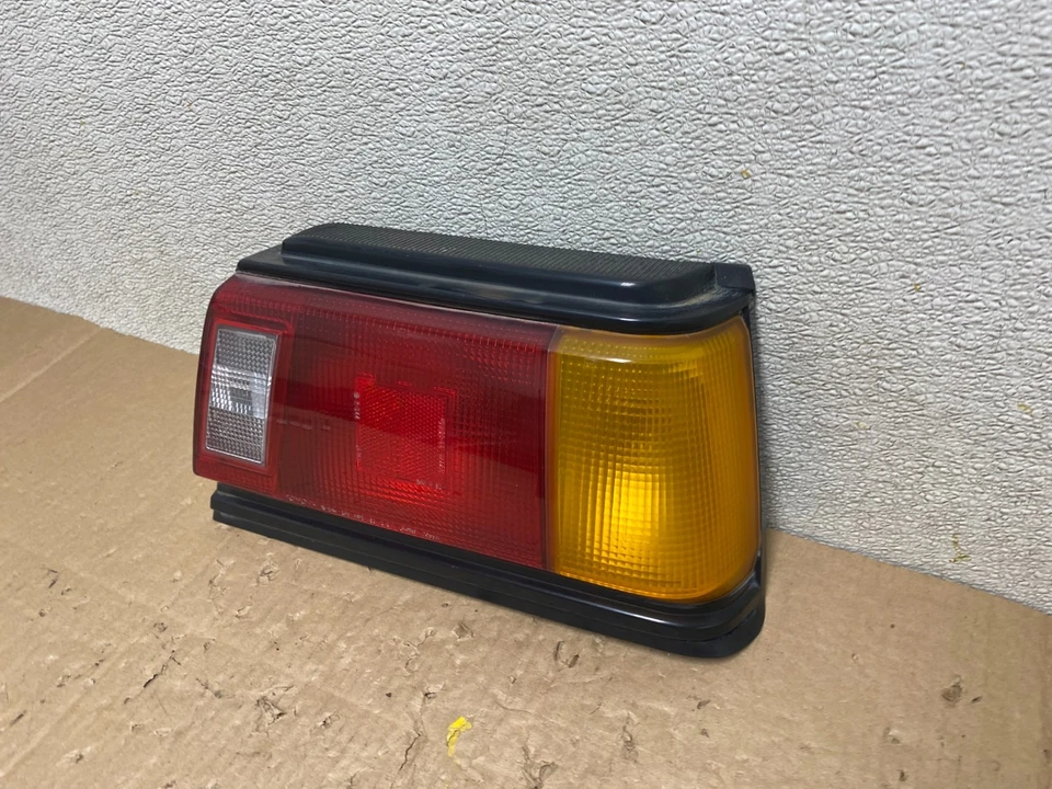 Luz trasera lateral derecha Toyota Tercel 1983 a 1986 pasajero OEM T7692 DG Foto 2 de 4