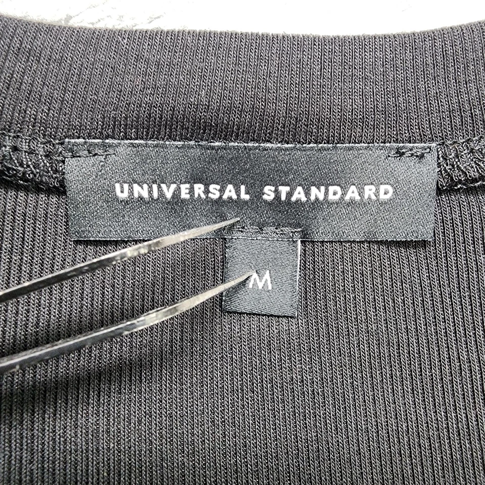 Camiseta Universal Standard Top Mujer M Base Negra Manga Corta Cuello en V Delgada Foto 3 de 4