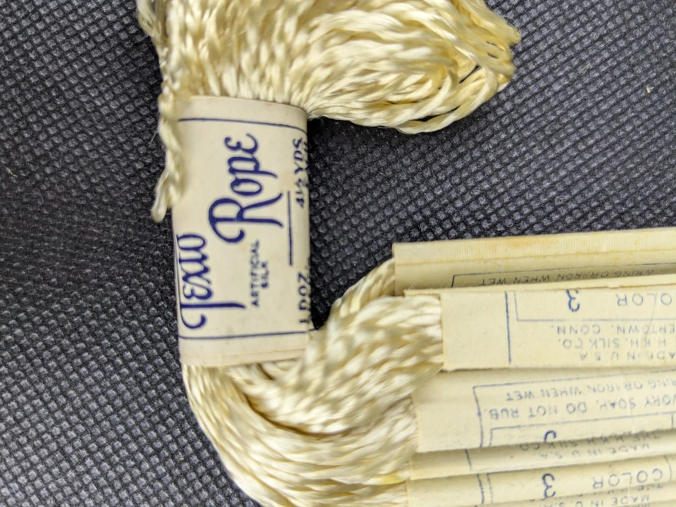 Antique 1920s Heminway Texto Rope Artificial Silk Needlecraft Skeins Lot Cream - Image 4 of 4