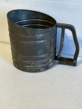 Vintage Sift Chine Flour Tin Sifter USA Metal Squeeze Handle 6" farm house decG1