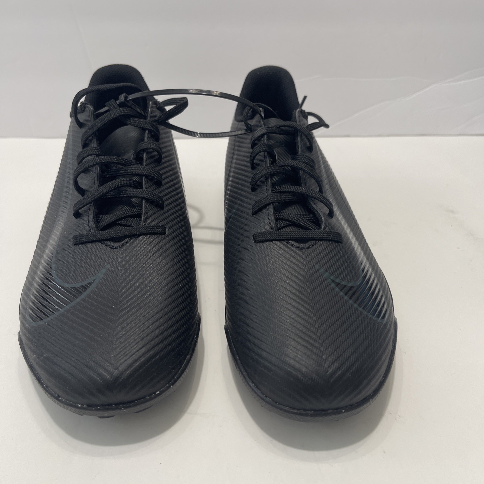 Nike Indoor Soccer Size 8.5 Mens
