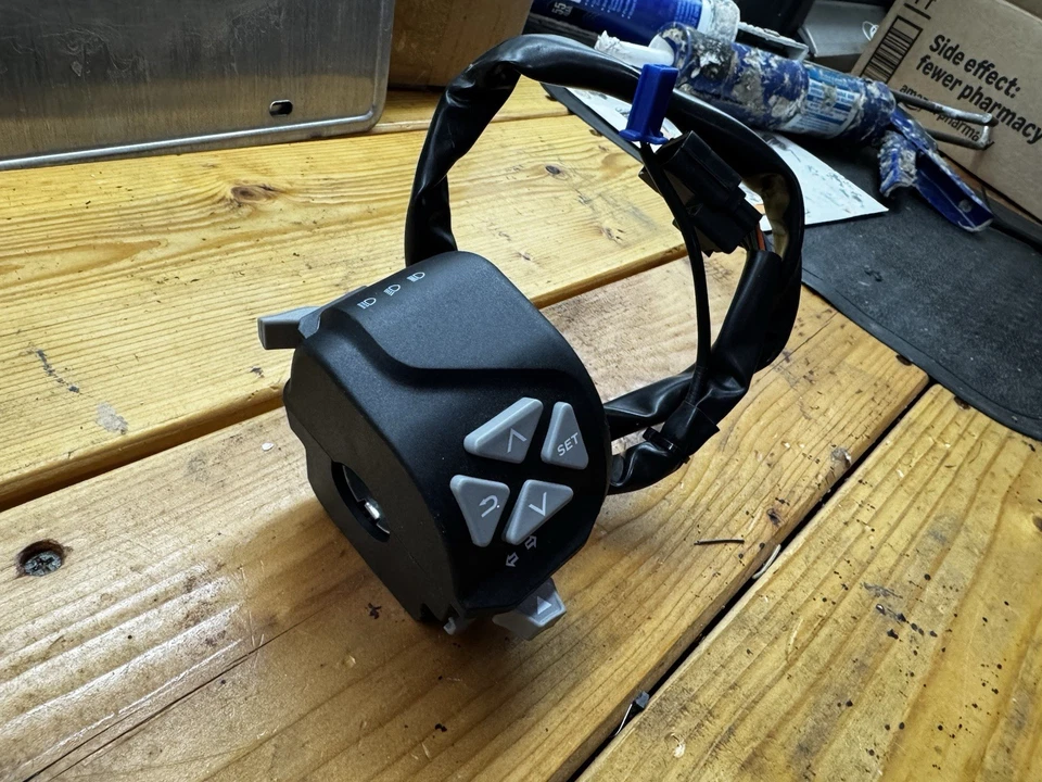 KTM 原始设备制造商 390 左侧组合开关 JG401424 95811070000 — 第 2/4 张图片