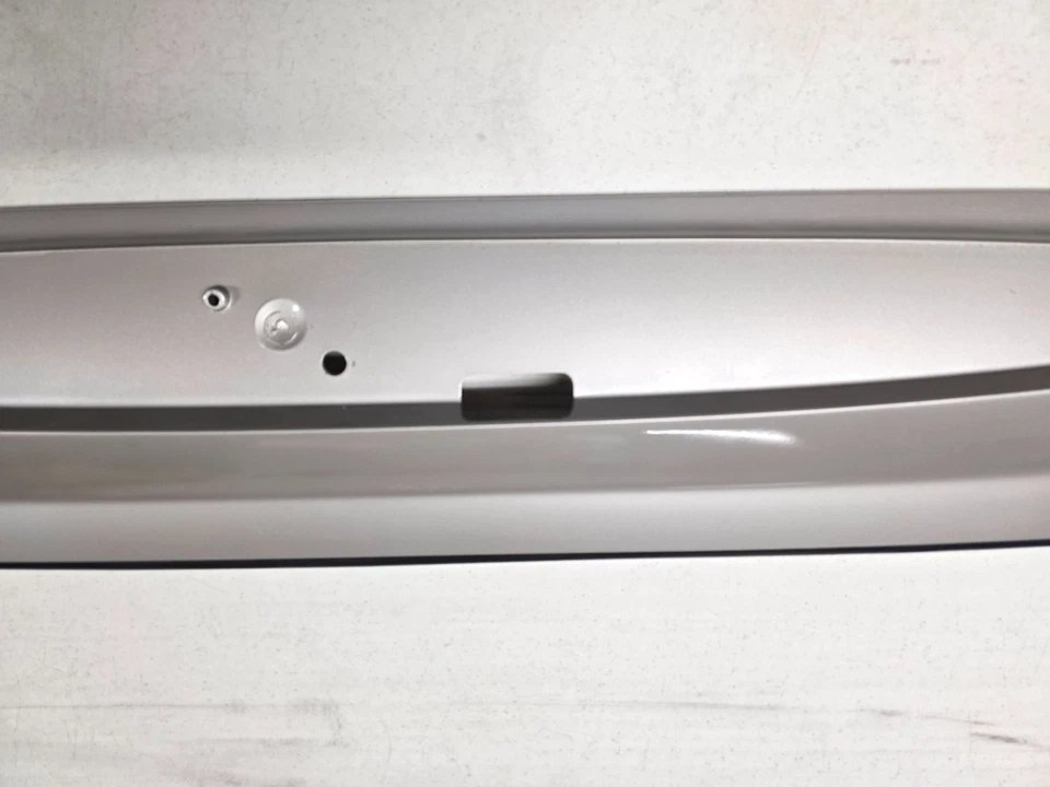 2002-2006 Cadillac Escalade SUV 3rd Third Rear Brake Light ESV Spoiler Trim OEM - Image 4 of 4