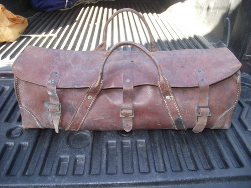 CANADIAN MILITARY LEATHER BAG VEHICLE WIRELESS ORIGINAL W.W.2. -CHEVROLET - FORD