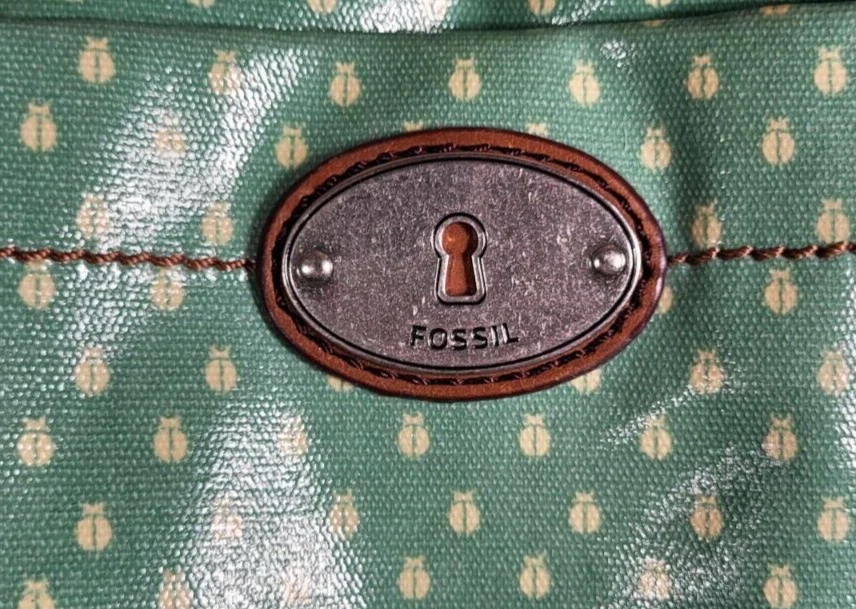 Сумочка через плечо Fossil Key-Per холщовая с покрытием зеленая с мотивом божьей коровки дизайн - Изображение 3 из 4