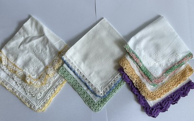 8 Vintage Häkelspitze Taschentücher mit verschiedenen farbigen Kanten Made in Germany