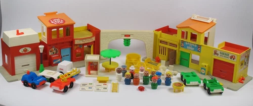 Vintage 1973 Fisher Price Little People Play Family Village Main Street #997