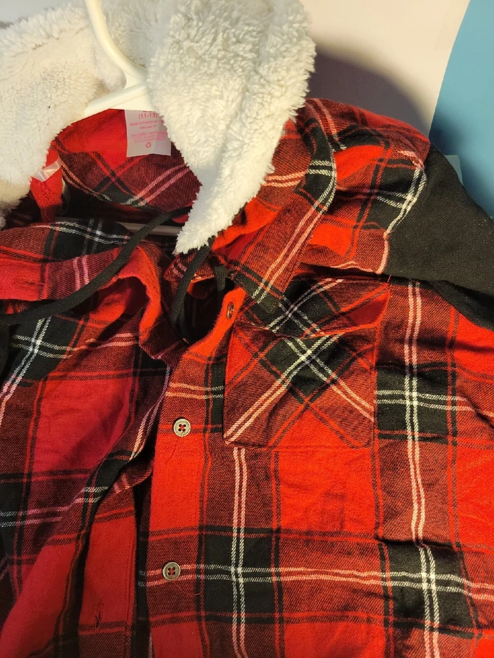 Sudadera con capucha de franela forrada de sherpa negra/roja de piel sintética Nobo para mujer talla L Foto 2 de 4