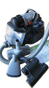 Bodenstaubsauger AEG SILENCE PRO SYSTEM  Cyclonic  600 W  ohne Beutel