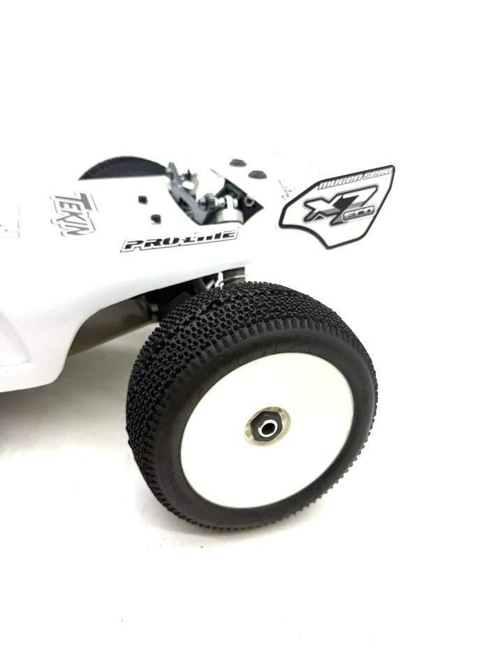 Truggy eléctrico Mugen Seiki MBX7R Eco 1/8 chasis deslizante nuevo nunca funcionó Foto 3 de 4