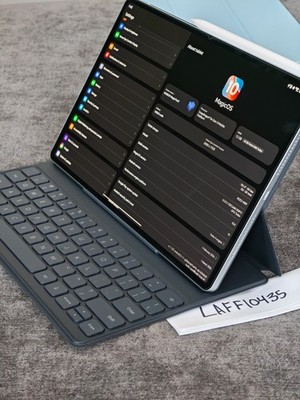 Honor Magic Pad 2 *GLOBAL* Tablet (with Honor Keyboard Case / Magic Pen Bundle