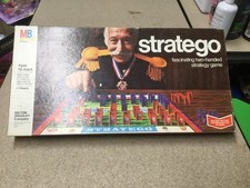 VTG STRATEGO BOARD GAME BY MILTON BRADLEY 1977 EDITION COMPLETE
