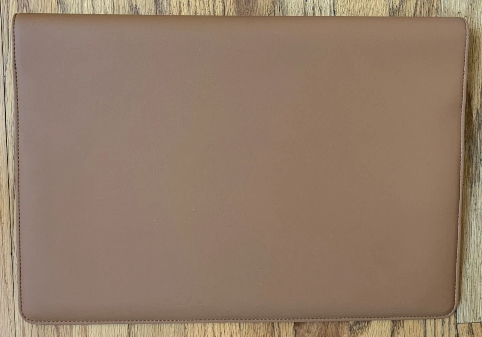 Nueva Von Holzhausen MacBook Portfolio 16" Funda Cuero Vegano Caramelo Apple COMO ESTÁ Foto 4 de 4