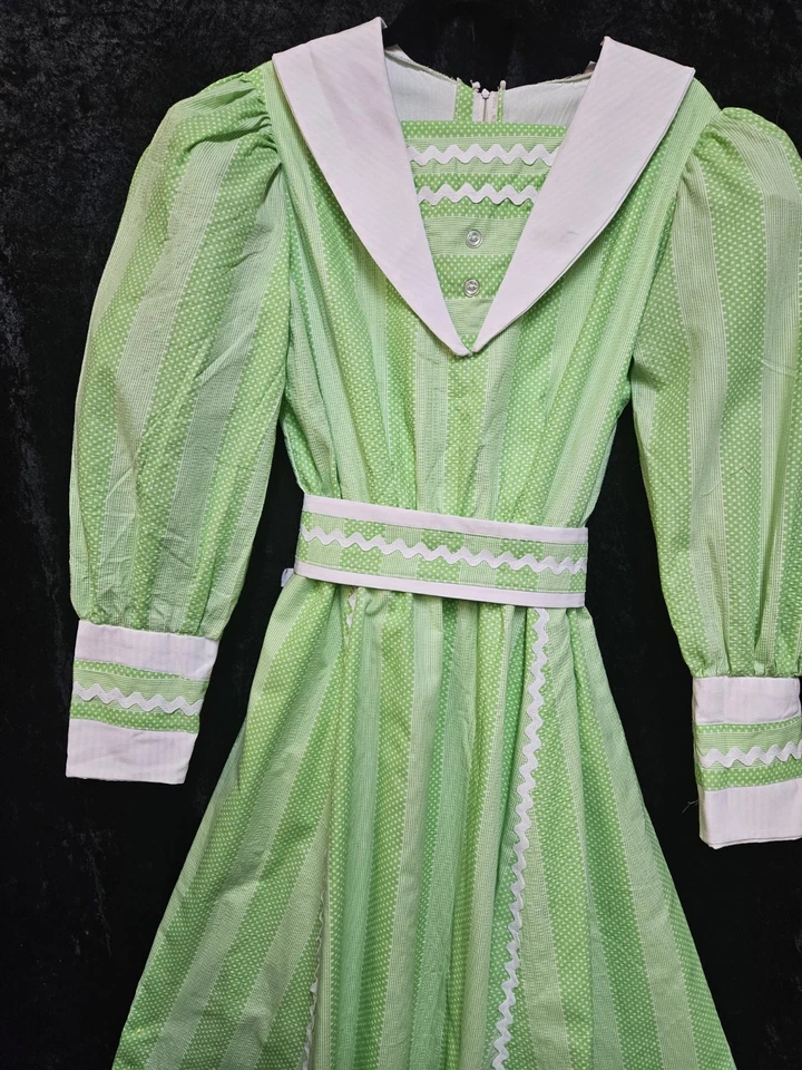 Performance Stage Costume Victorian Dress sizes  BUST 24" WAIST 34" LENGTH 54x - Image 2 of 4