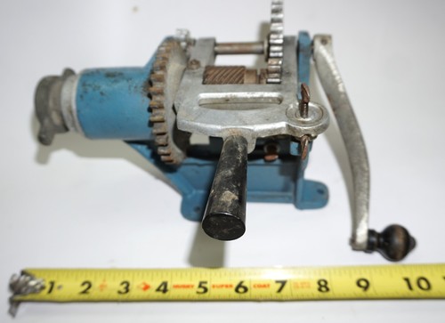 VINTAGE #109 HAND CRANK DOWEL MAKER ROD TURNING/CUTTING MACHINE BENCH MOUNTED