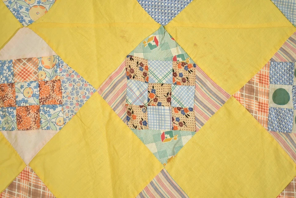 Edredón antiguo alegre vintage años 30 variación de nueve parches ~ ¡Bonito terreno amarillo! Foto 4 de 4