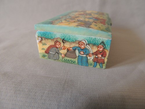 Collectible mini ceramic trinket box - Picture 9 of 9