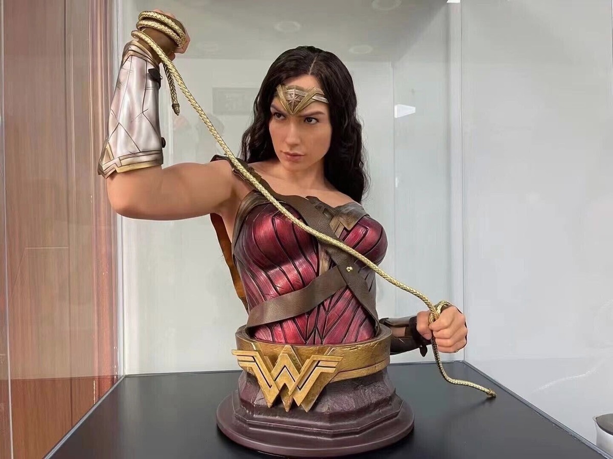 1/1 Life-Size Wonder Woman Resin Bust Statue Silicone Model