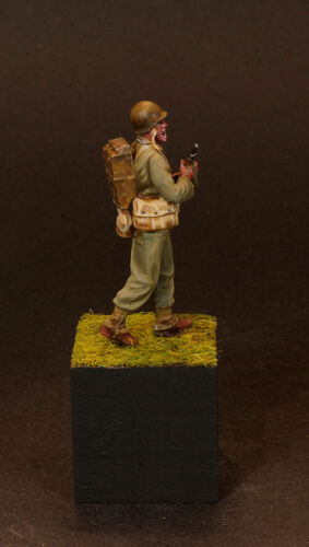One American US Marine WWII from MB3589 Pro Built & Painted 1/35 scale - Picture 3 of 4