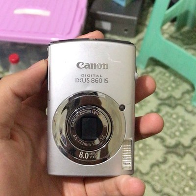 Canon IXUS 860 IS Digital Camera 8.0MP with Accessories Auto Focus Silver