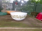 Pyrex Crazy Daisy Spring Apple Blossom #404 Mixing Bowl Excellent