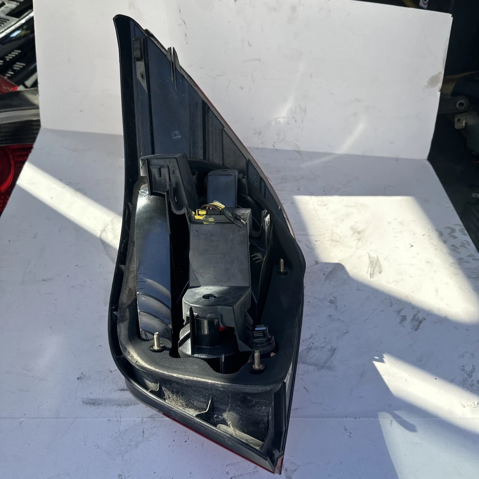 BMW 525I 2004-2007 luz trasera izquierda conductor OEM. Foto 4 de 4