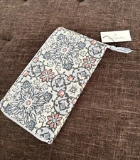 NWT Vera Bradley Personal Travel Organizer Lisbon Medallion