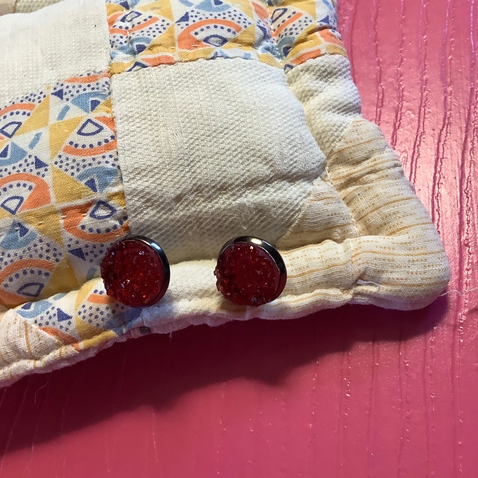 Pendientes redondos rojos súper lindos sin níquel tono plata Foto 3 de 4