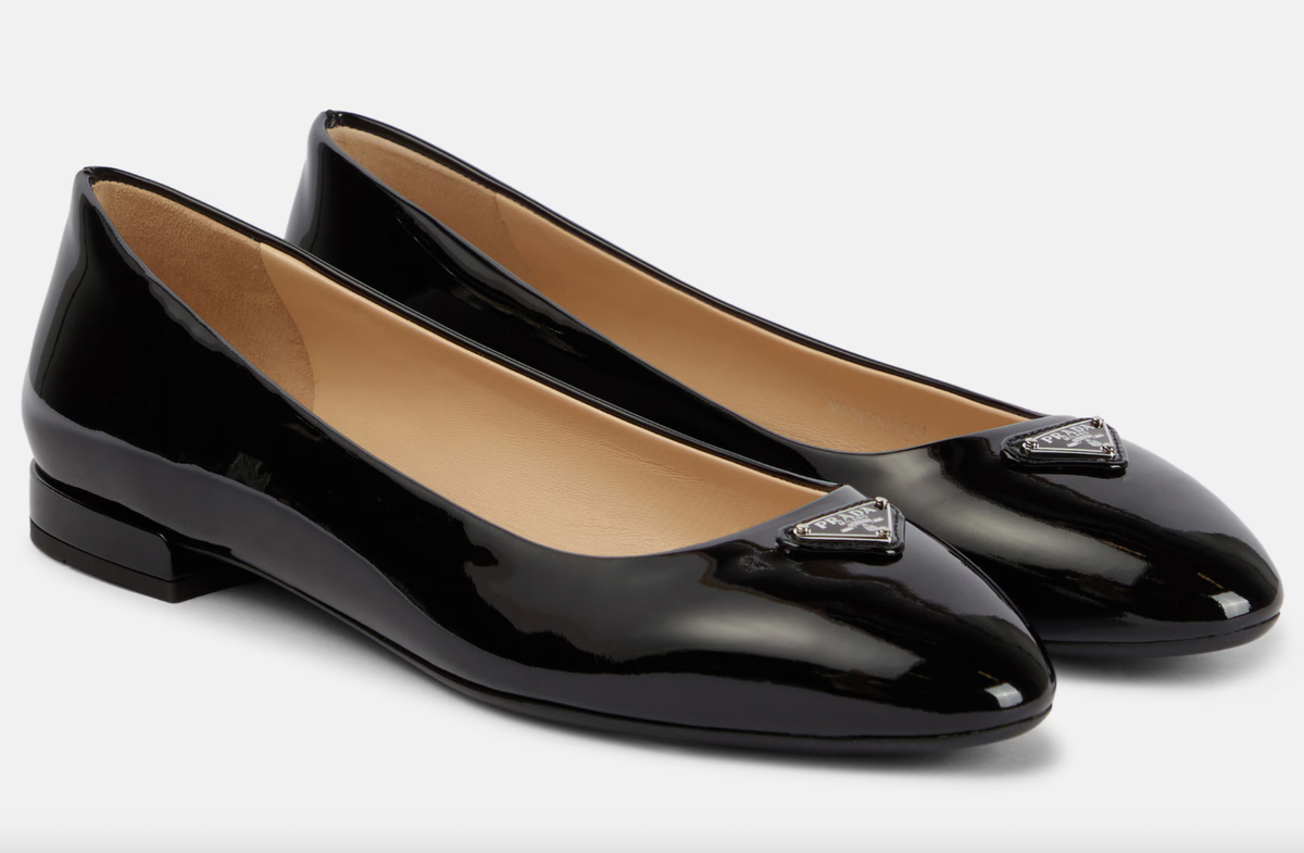 PRADA flat shoes フラットエナメルシューズ Prada Black Patent Silver Triangle Logo Classic Round Ballerina