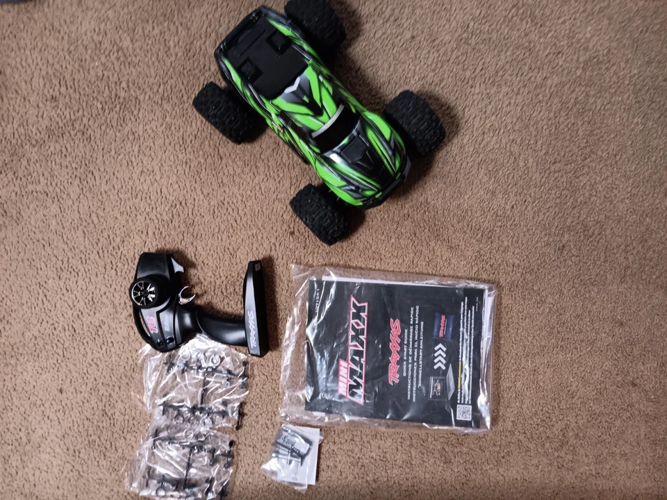 Traxxas Mini Maxx 1/16 Monster Truck Rc 1/16 - Image 2 of 4