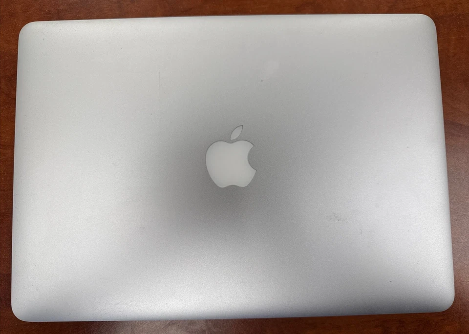 Apple MackBook Air A1466 13.3 inch Laptop 2017 2.2GHz 8GB RAM 250GB SSD - Image 2 of 4