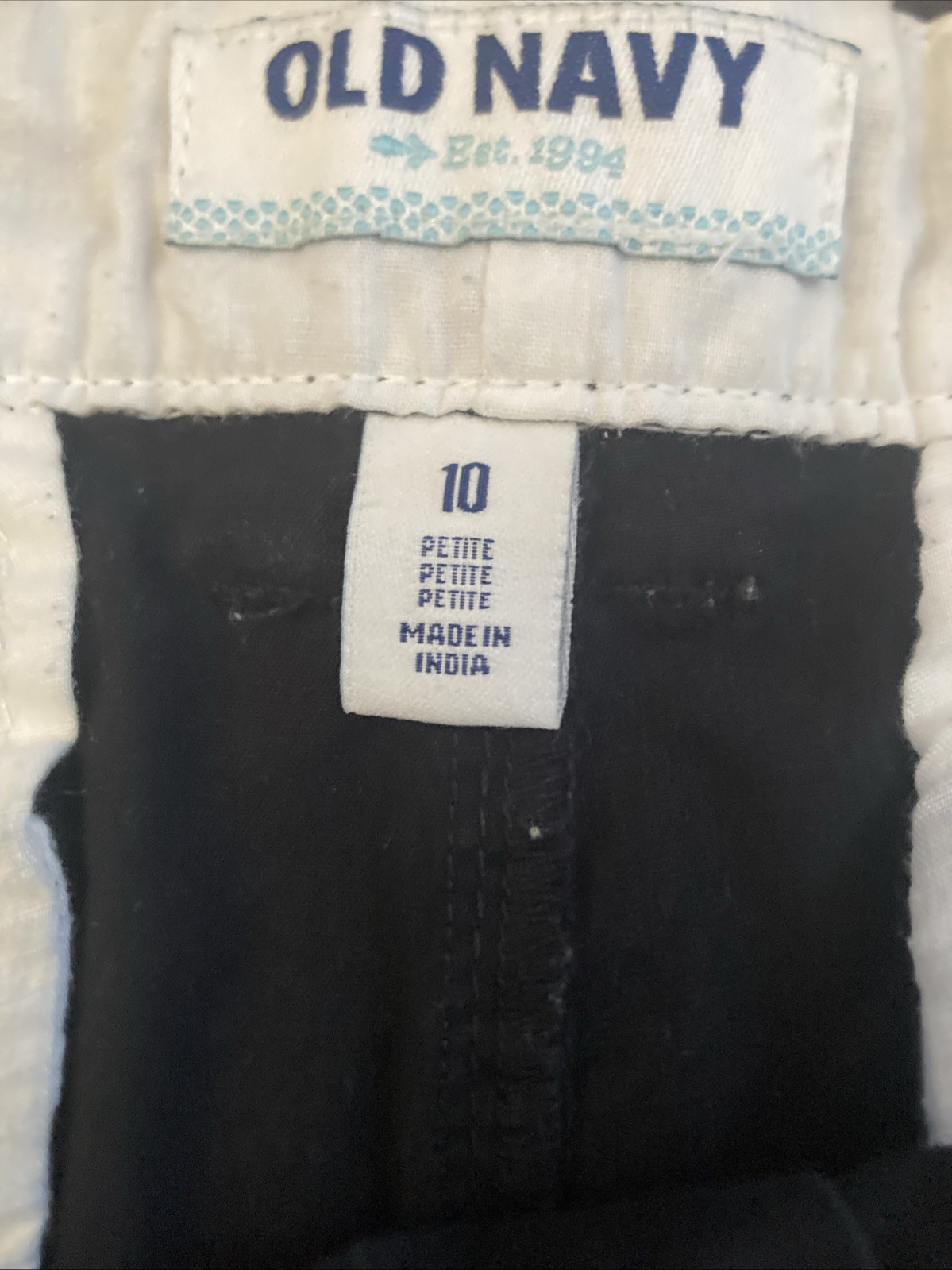 Old Navy Solid Black Button Zip Shorts Woman’s Si… - image 4