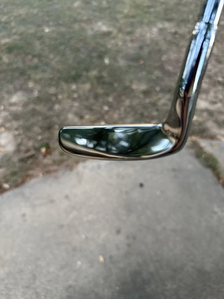 Mint“The Original” Arnold Palmer Putter Signed w/ Orginal box and Headcover - Image 2 of 4