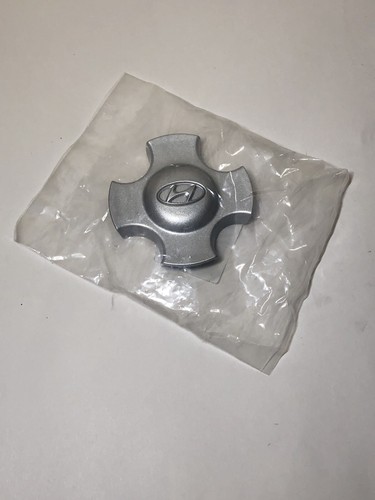 Genuine Hyundai Center Wheel Cap 52960 1C300, 529601C300, OEM, NEW - Picture 4 of 4