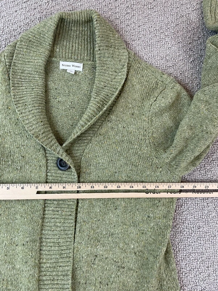 Suéter verde Studio Works para mujer talla pequeña con un botón y cuello mezcla de lana Foto 4 de 4