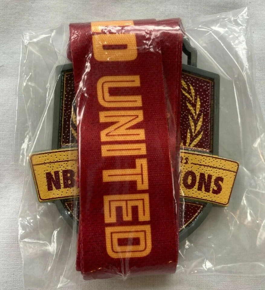 CLEVELAND CAVALIERS - NBA CHAMPIONS 2016 GALHARDETE MEDALHÃO 740/5000 * CAVS RARO! - Imagem 4 de 4