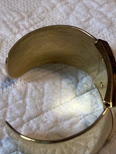 Avon gold Tone Metal wide cuff bracelet With Cream White Square Lucite Center - Picture 4 of 9