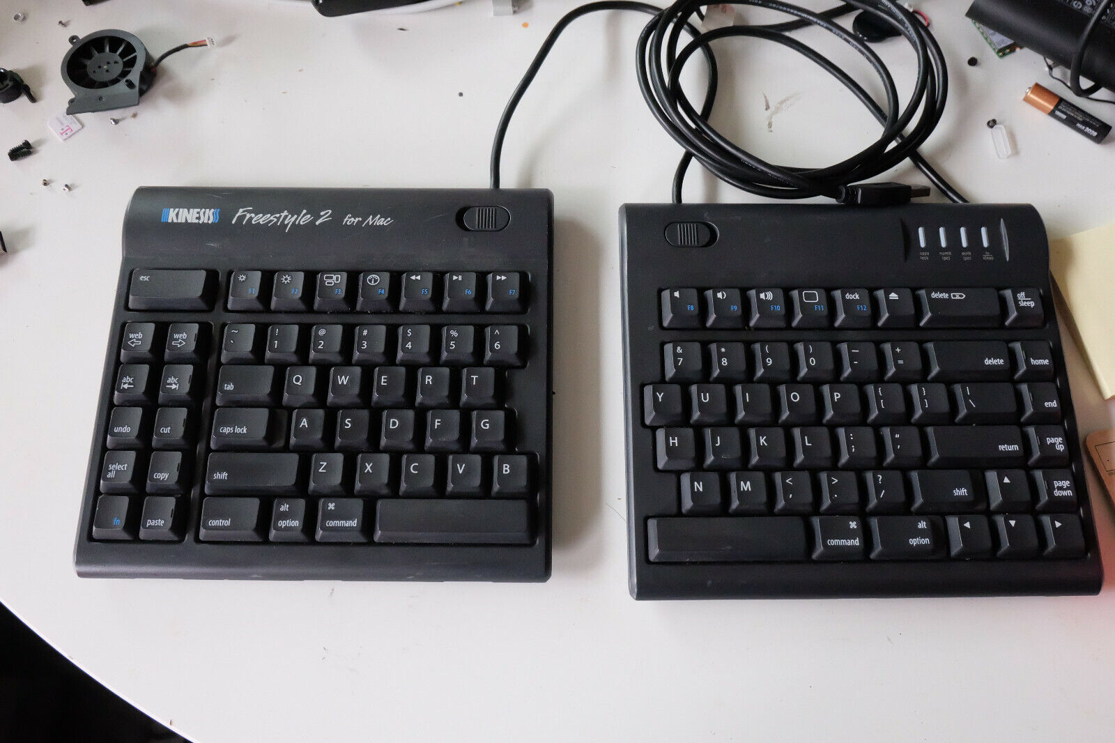 Kinesis Freestyle 2 Mac ergonomic split keyboard US-ANSI layout KB80HMBUS