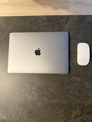 Apple MacBook Pro 13,3 Zoll (256GB SSD, Apple M2, 8GB RAM) Laptop - Space Grau