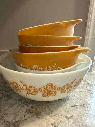 Vintage Pyrex mixing bowls and bakeware.