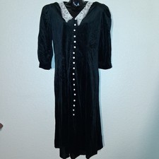Black Lace Collar 90s Ultra Dress New York whimsi goth vampy 10P Velvet Button