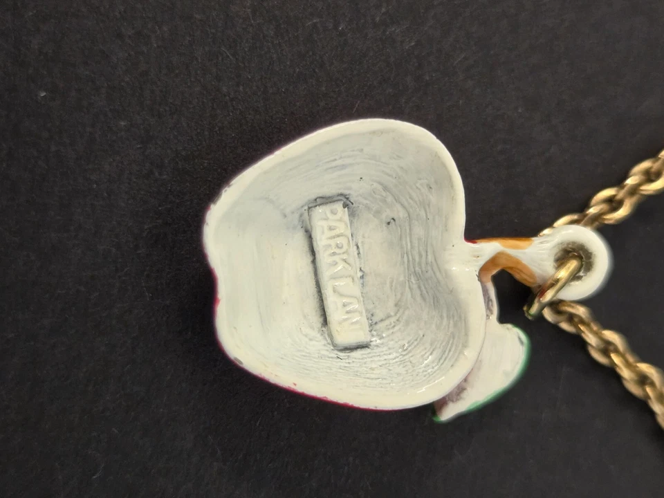 Cadena enchapada en oro amarillo Park Lane con colgante de manzana pintada + cadena de repuesto 16" Foto 3 de 4