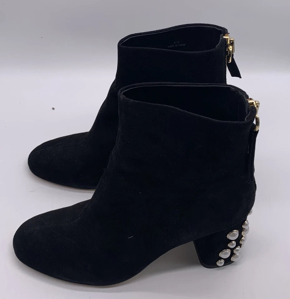 Alice + Olivia Bota Gamuza Negra con Tacón Perla Talla 37.5 (FALTA 1 PERLA) Foto 3 de 4