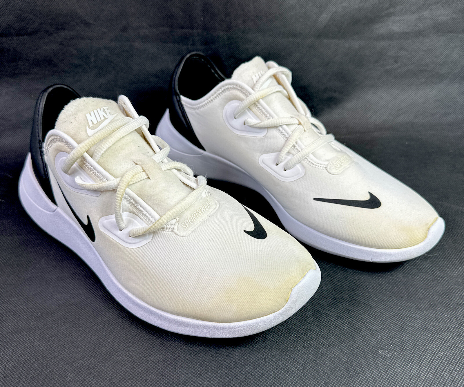 SAOLA NIKE Hakata (GS) scarpe da corsa basse AO1242 100 bianche nere giovani taglia 5 5 ottime condizioni