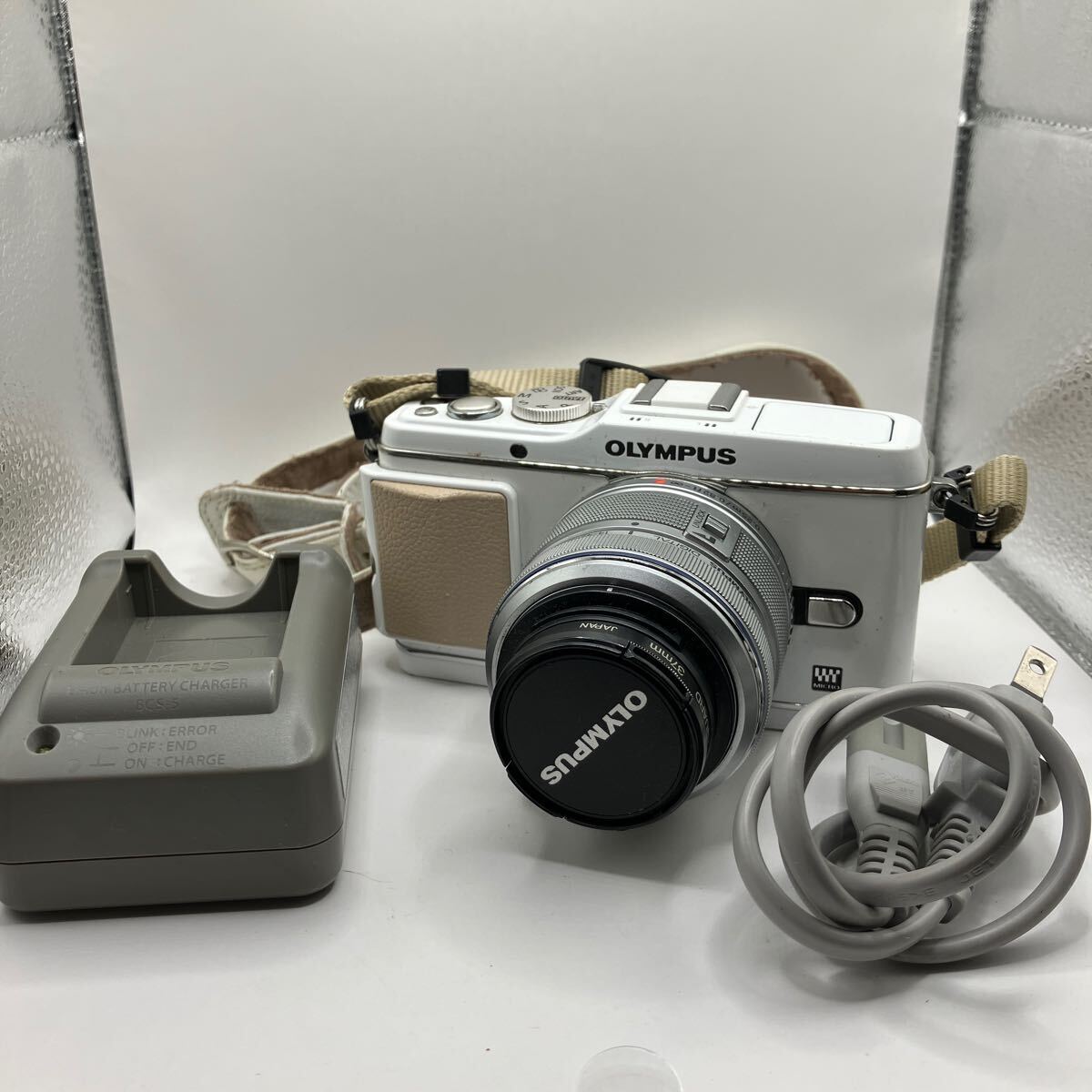 Olympus PEN E-P3 White 12.3 MP Mirrorless Camera 14-42 Lens 