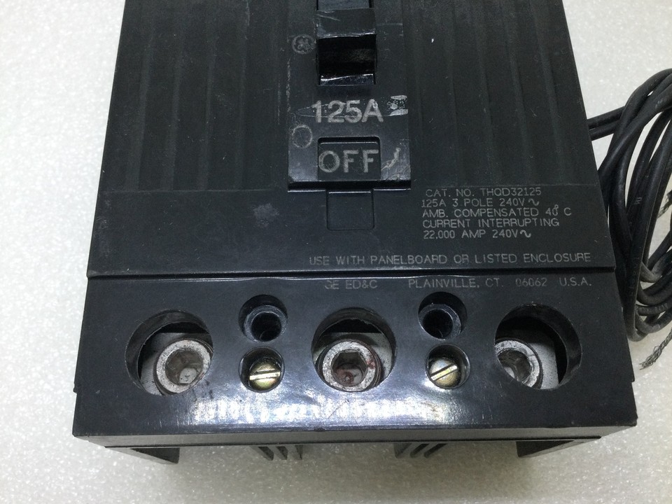 GE THQD32125ST1 125 Amp 240Vac 3 Pole THQD Circuit Breaker w/Shunt Trip