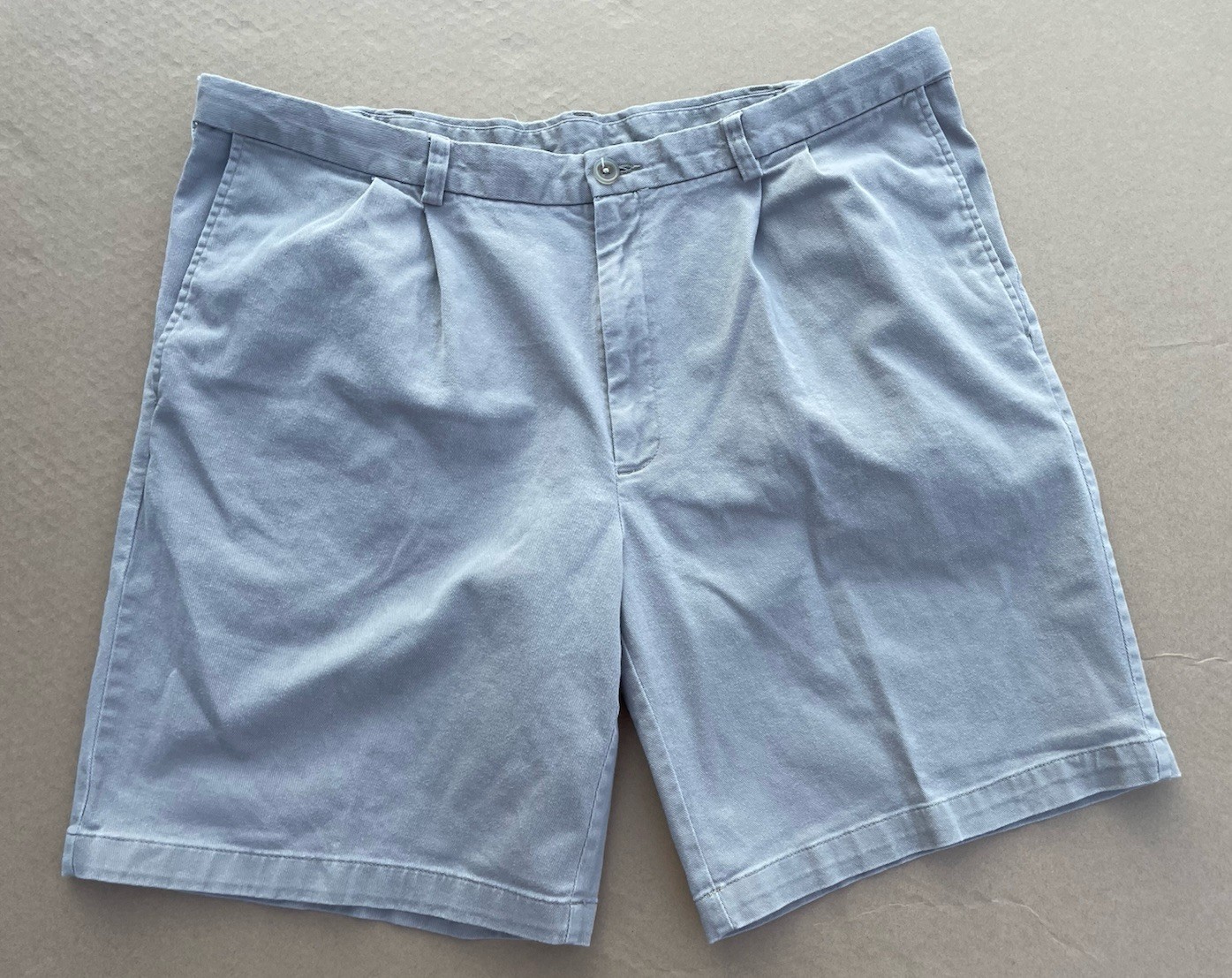 Haggar Men’s Shorts 42 Beige Pleated Front