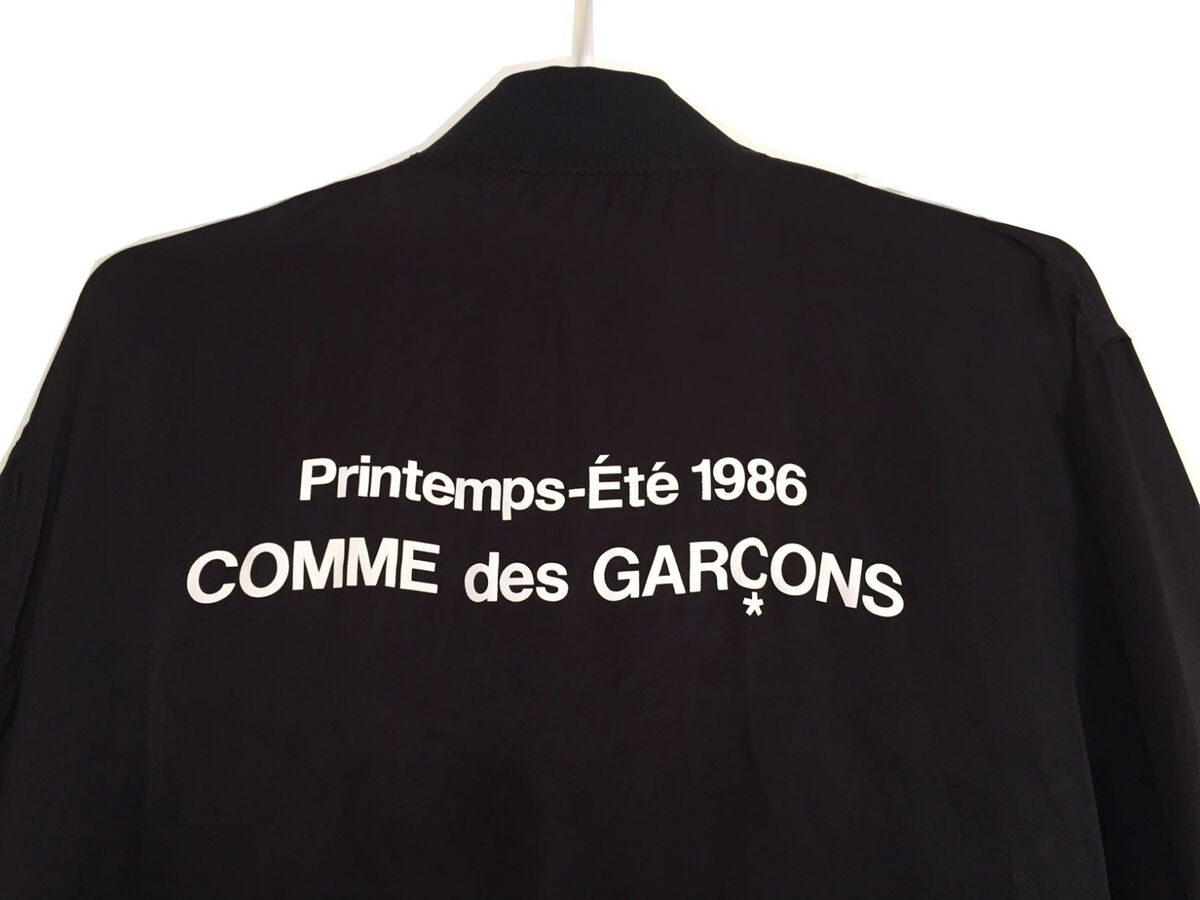 COMME Des GARCONS Long Satin Staff Coat Black CDG Logo 1986 COMME Des GARCONS Long Satin Staff Coat Black CDG Logo 1986