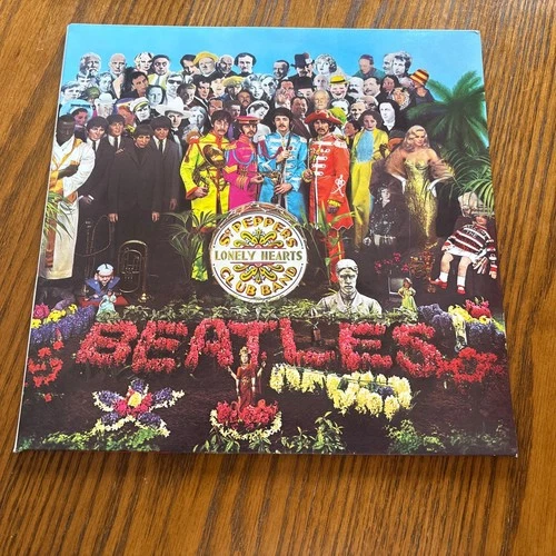 The Beatles Sgt Peppers Lonely Hearts Club Band LP Parlophone PCS-7027 W/inserts